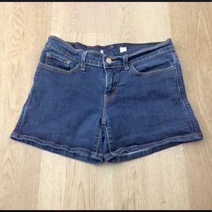 GUC Levi’s Dark Blue Mini Denim Shorts, Size 27